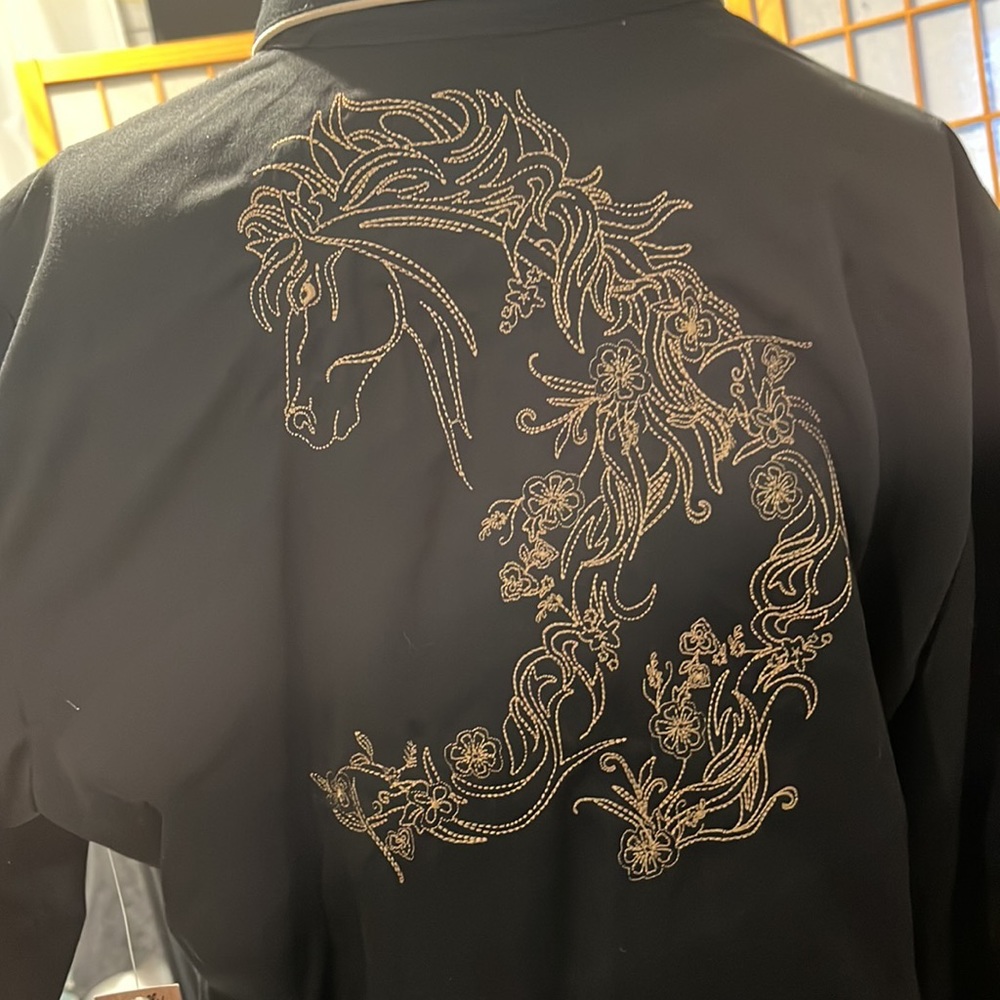 SCULLY, beautiful detailing of a horse in the front and back